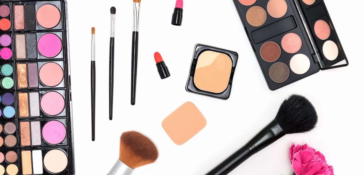 Top 5 Makeup Kits Every Makeup Enthusiast Needs Top 5 Makeup Kits Every Makeup Enthusiast Needs