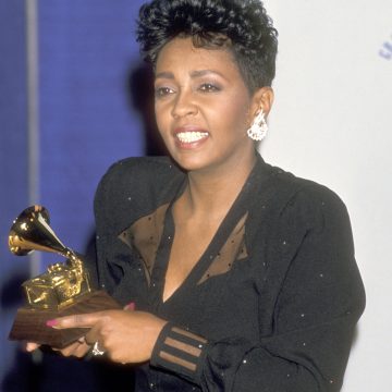 Anita Baker Hairstyle: A Timeless Classic