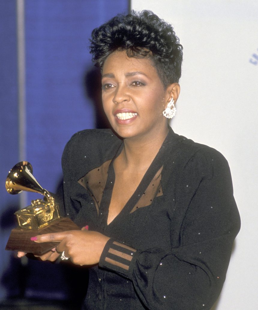 anita baker hairstyle Anita Baker Hairstyle: A Timeless Classic